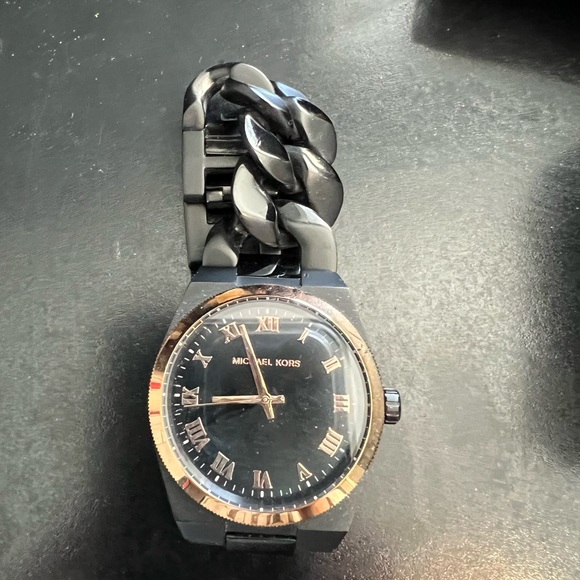 Michael Kors ladies watch - Picture 2 of 3